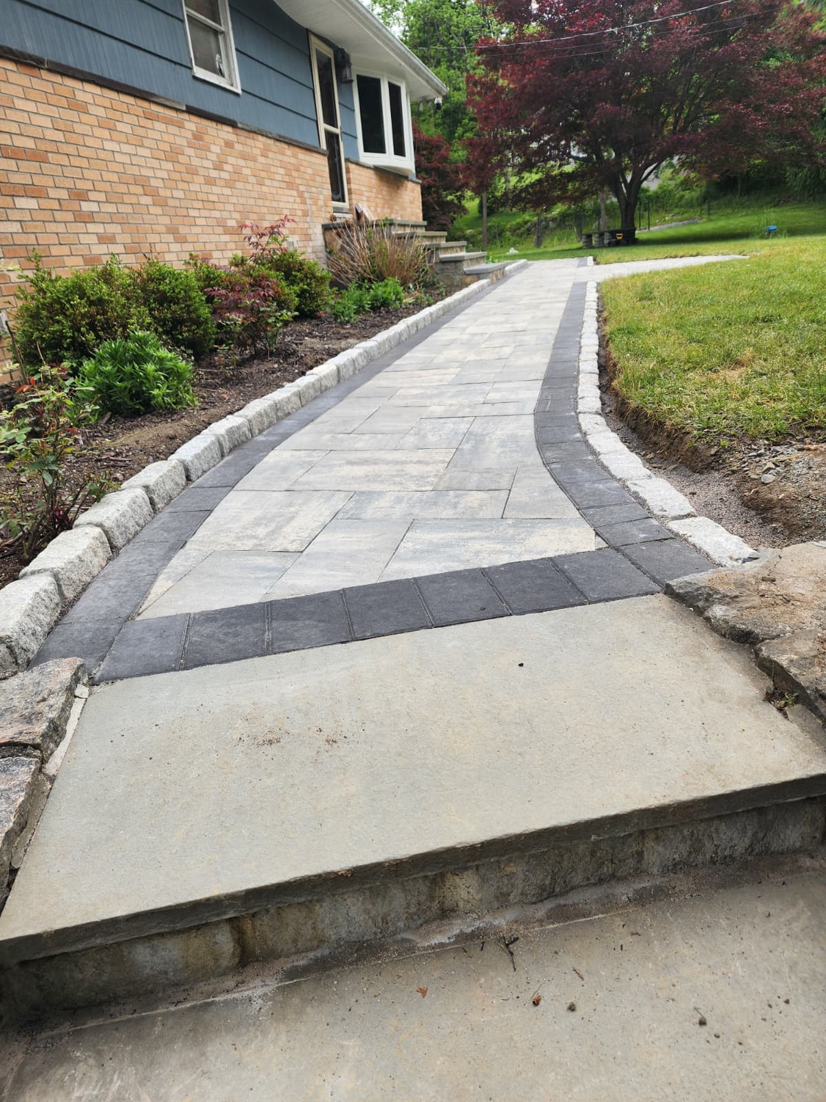 Paver walkway with border — Connecticut Paver walkway with a contrasting border running alongside a home